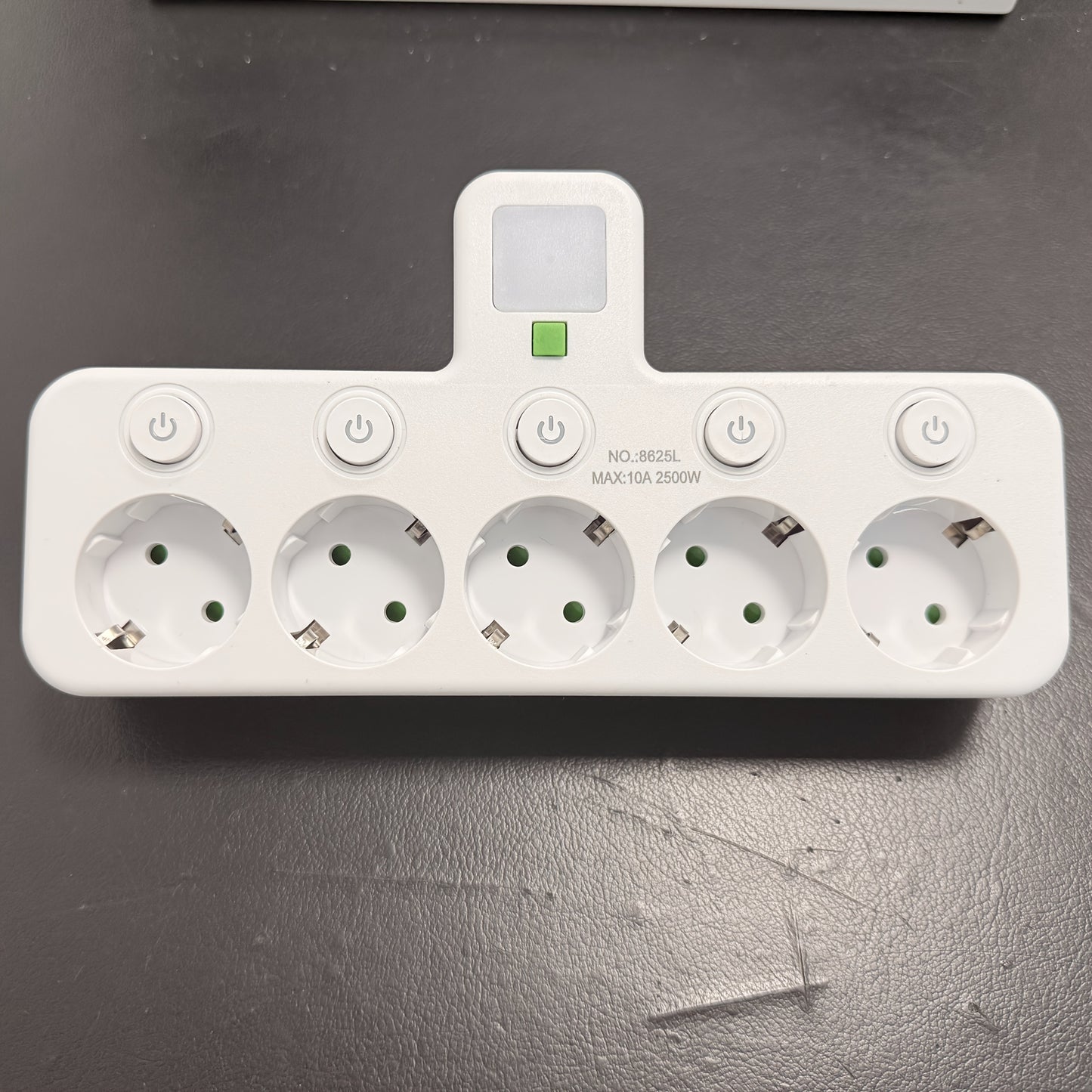 Multiprise AC avec Prise 5 & Interrupteur Séparé – Station de Charge Compacte
