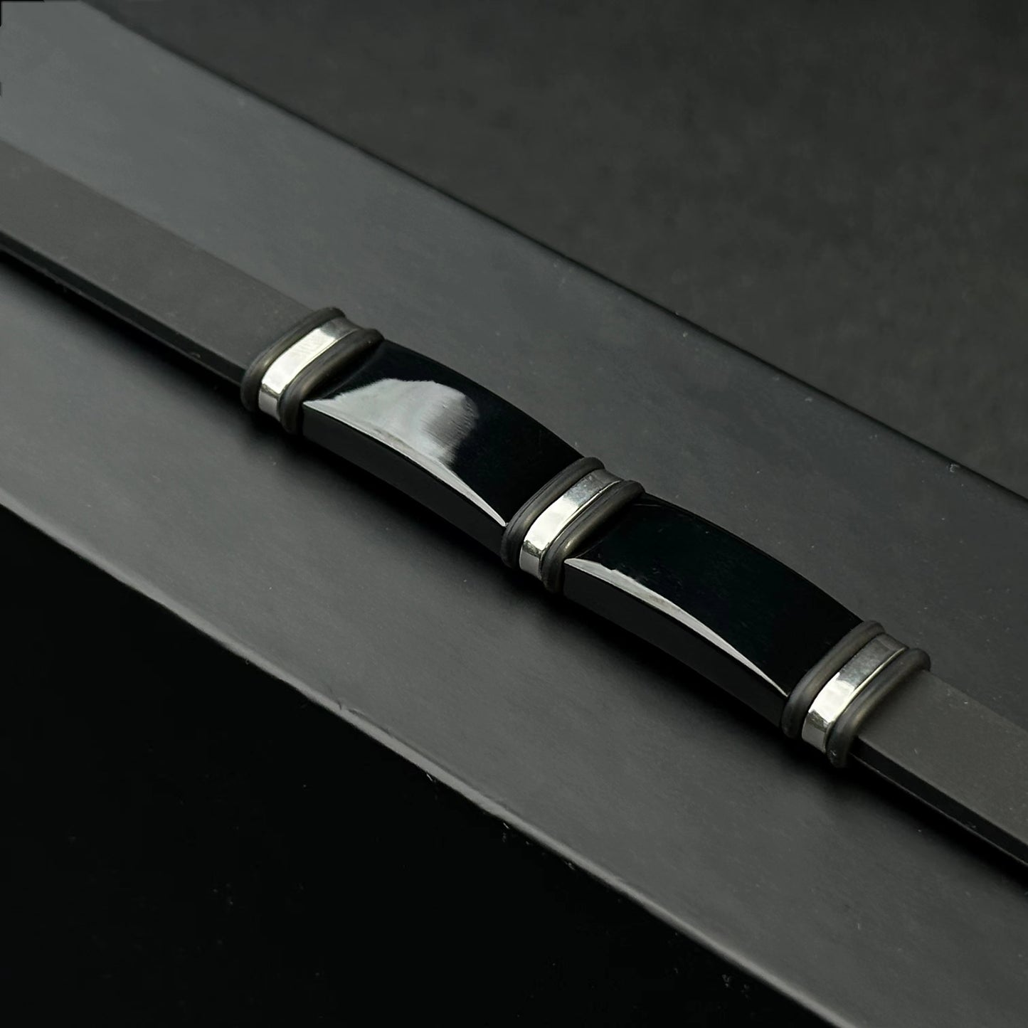 Bracelet de Manchette Réglable en Acier Inoxydable – Style Décontracté & Élégant