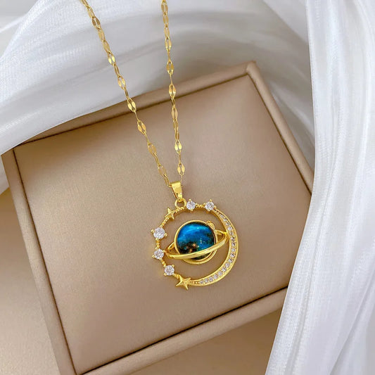 ✨ Collier Planète Étoilée – Plaqué Or 18K & Zircons Étincelants