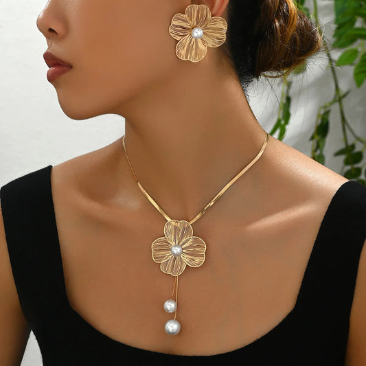 🌸 Ensemble Collier & Boucles d'Oreilles – Élégance Dorée & Perles Raffinées