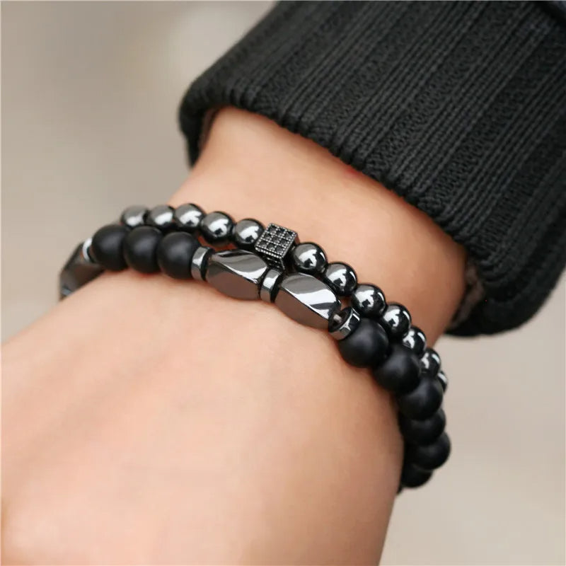 Bracelet en Hématite Noire Givrée – Style Occidental avec Breloques Carrées
