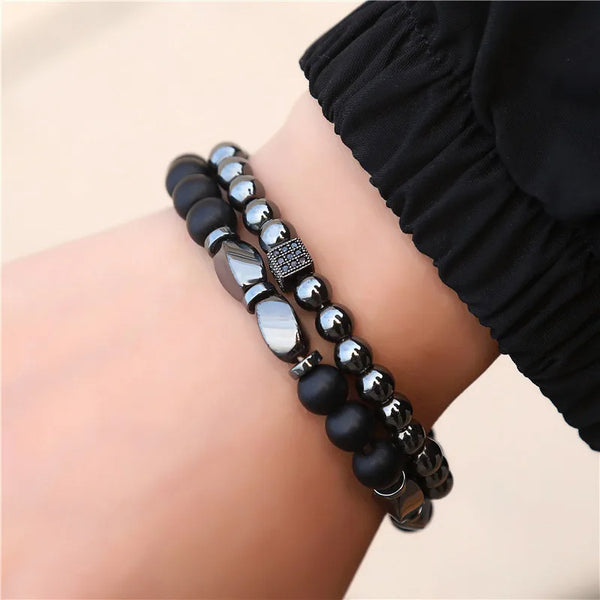 Bracelet en Hématite Noire Givrée – Style Occidental avec Breloques Carrées