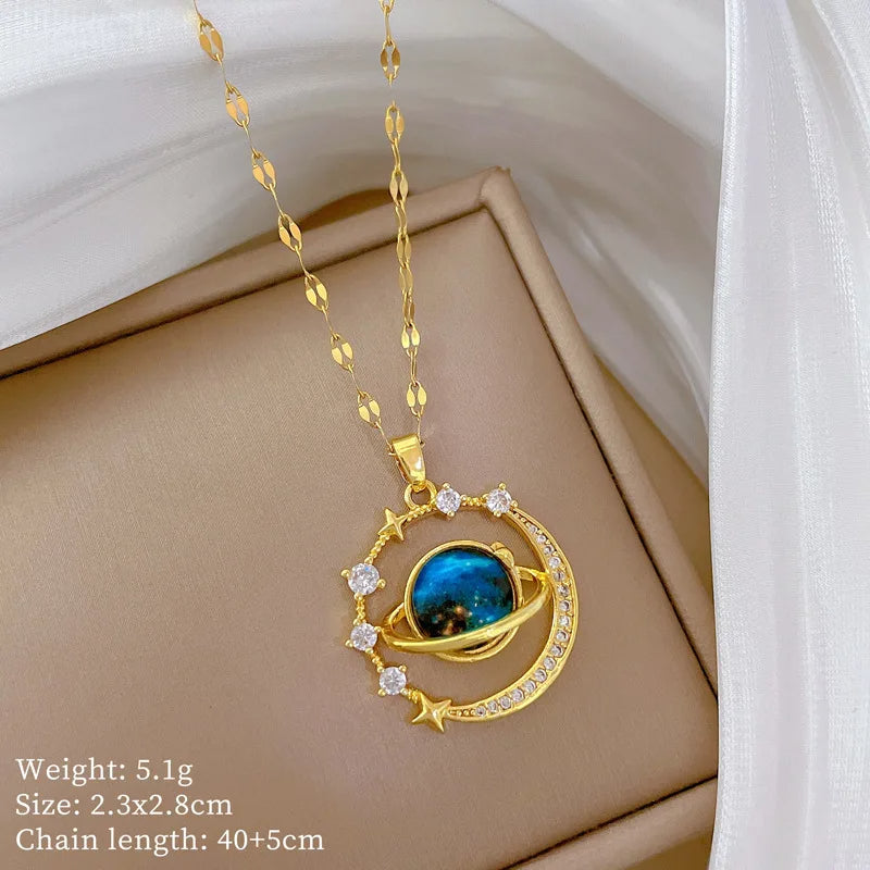 ✨ Collier Planète Étoilée – Plaqué Or 18K & Zircons Étincelants