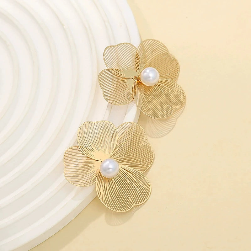 🌸 Ensemble Collier & Boucles d'Oreilles – Élégance Dorée & Perles Raffinées