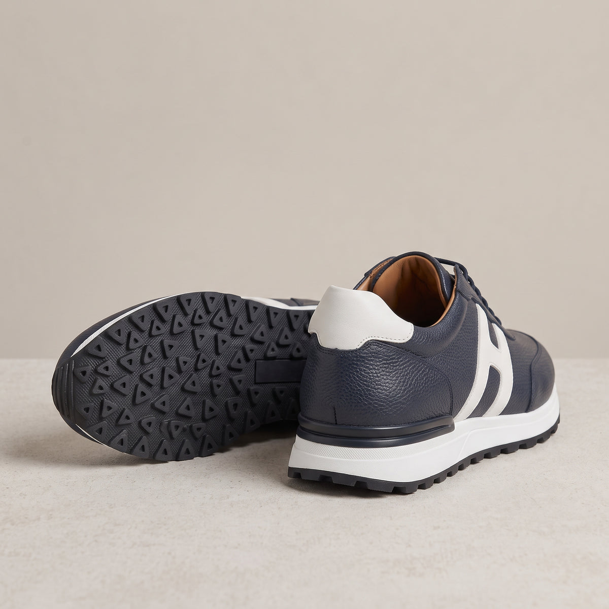 Sneakers HERMÈS Luxe – L’Élégance à Chaque Pas