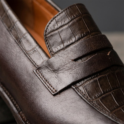 Mocassins Prestige en Cuir Chocolat & Effet Crocodile – Élégance Masculine au Congo