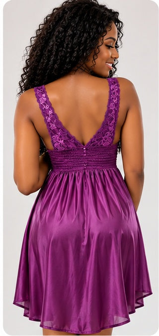 la robe  royale Satin & Dentelle Royale – Douceur et Élégance