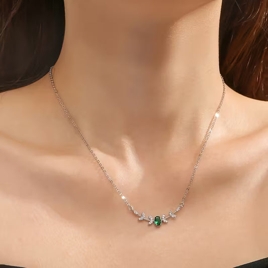 COLLIER FEMME EN ZIRCONE – MOTIF BRANCHE & FEUILLE